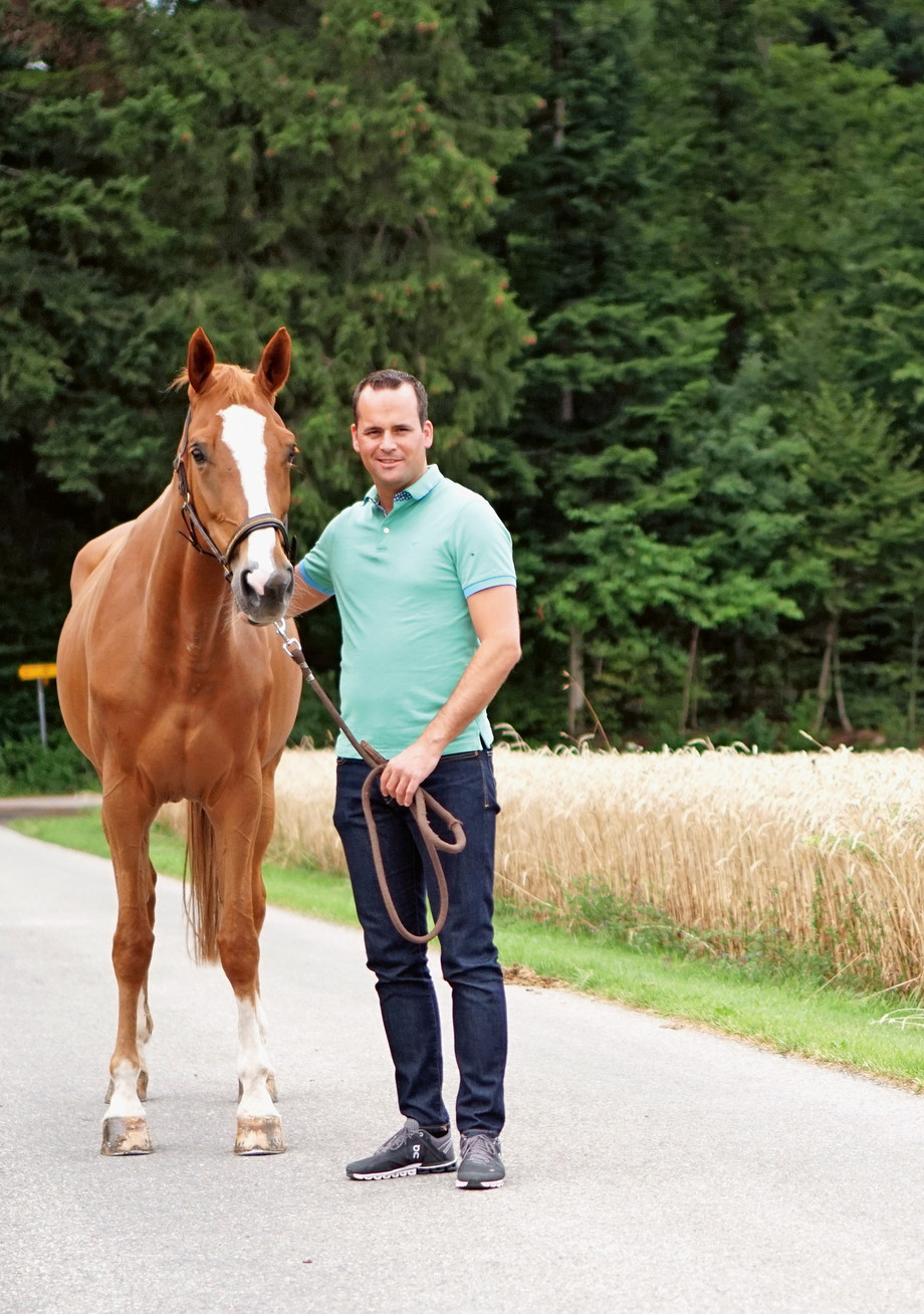Damian Müller ist dem Pferdesport seit vielen Jahren verbunden, als Springreiter sowie als OK-Mitglied und Speaker von Pferdesportveranstaltungen. (Foto: zVg/màd)