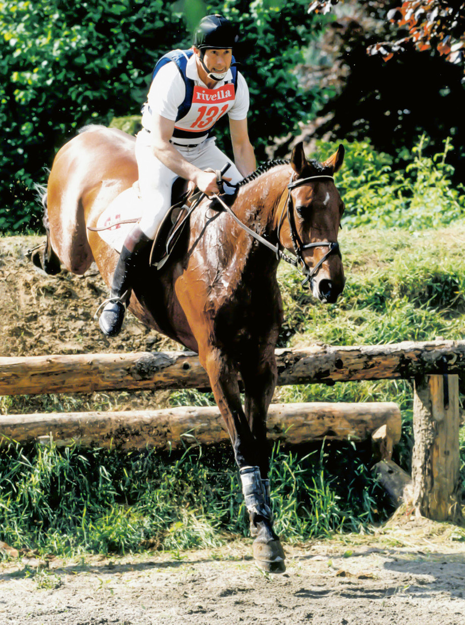 Hans-Jakob Fünfschilling auf Quasi de Lully im Jahr 1995. Im gleichen Jahr war das Paar Teil des Silber-Teams der EM der Ländlichen Reiter in Holziken (AG).  |  © SVPS/Roland von Siebenthal