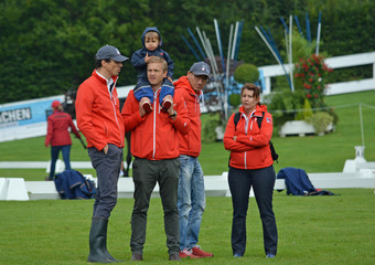 Une partie de la délégation Suise avec le chef d'équipe Attelage Micaël Klopfenstein (à gauche)