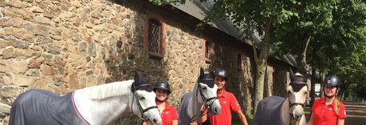 Schweizer Ponyreiterinnen und -reiter kämpfen in Vilhelmsborg (DEN) an den Europameisterschaften