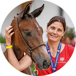 Eva Lachat, cavalière formatrice de jeunes chevaux et éleveur de chevaux. (Katja Stuppia)