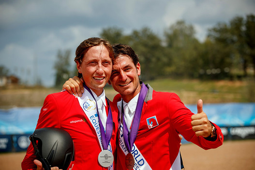 Deux sur le podium : Martin Fuchs et Steve Guerdat remportent respectivement la médaille d'argent et de bronze. L'or revient à l'Allemande Simone Blum (Photo : Hippofoto - Dirk Caremans)