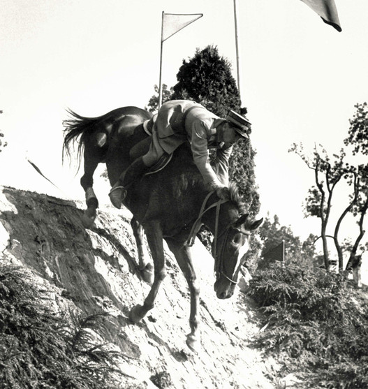 Berner Pferdesporttage Hptm. William de Rahm auf Va Vite, Sieger des Armeepreises von Bern 1952 (Bild: Archiv Max E. Ammann)
