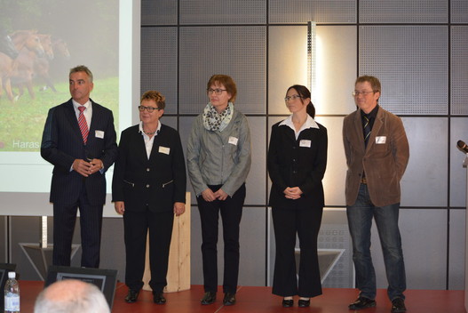 Tous les orateurs et oratrices de g. à. d.: Martin Richner, Heidi Notz, Heidi Wolf, Sara Kräuchi et Stefan Rieder. Photo: FSSE