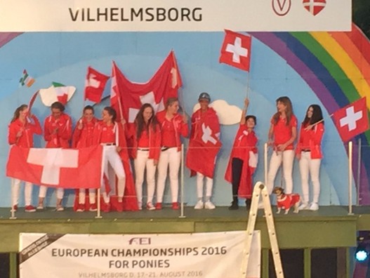 Tous les athlètes Suisse lors de la cérémonie d'ouverture.