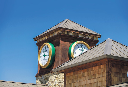 Le temps passe … ce genre de tours avec horloges sont typiques pour cette région.