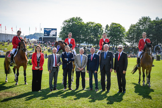 En 2018, la Suisse s’est classée deuxième. L’équipe suisse avec Werner Muff & Daimler, Beat Mändli & Dsarie, Steve Guerdat & Bianca ainsi que Martin Fuchs & Chaplin (Photo: Katja Stuppia) 