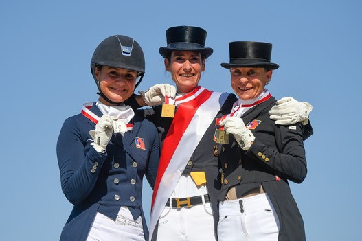CS Bâle 2019. Le podium Elite d.g.à.d.: Estelle Wettstein (Argent), Birgit Wientzek Pläge (Or), Charlotte Lenherr (Bronze) (Photo Katja Stuppia)