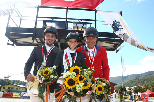 Le podium: médaille d'or pour Kelly Ann Schmitt, médaille d'argent pour Fabien Styger, médaille de bronze pour Hansjörg Rufer  |  © Serge Petrillo