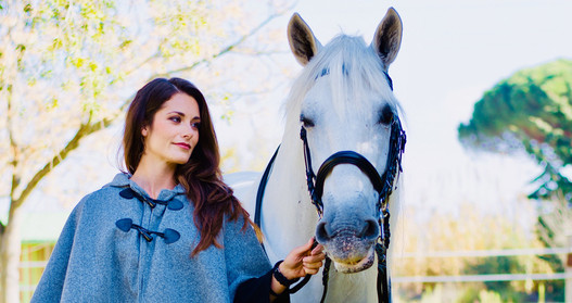 Für Flore Espina ist das Pferd nicht nur ein Freizeitpartner, sondern auch die Motivation, die täglichen Herausforderungen zu bewältigen. ©zVg
