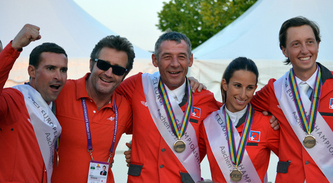 Bronze pour l'équipe de Suisse de saut d’obstacles avec Romain Duguet, (vétérinaire Thomas Wagner), Paul Estermann, Janika Sprunger et Martin Fuchs.