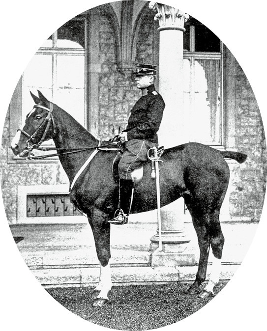 Le lieutenant Edwin Schwarzenbach sur Blonde, vainqueur du raid d’Endurance Berne-Sursee-Bâle en 1905 | © Année Hippique