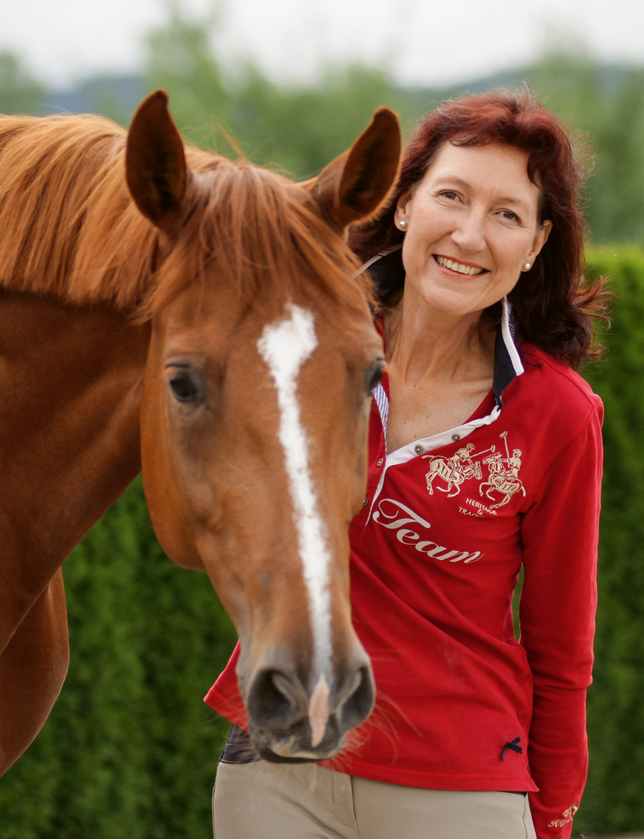 Die Buchautorin Barbara Gorsler setzt sich ein für einen fairen Umgang mit dem Pferd. | © Ina P. Krüger