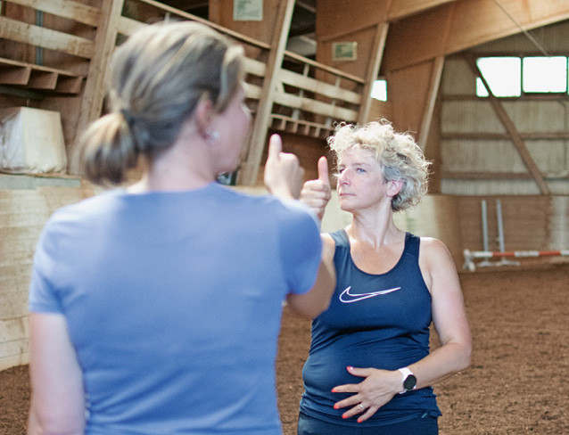 Pas facile de baisser les talons à cheval? Des exercices visuels peuvent aider! (Photo: ­FSSE/Cornelia Heimgartner)