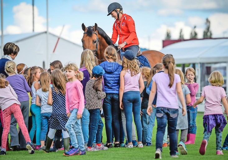 Mitglieder von austragenden Vereinen sind immer willkommene und vor allem unabdingbare Helfer für eine Pferdesportveranstaltung – nicht nur an grossen Turnieren wie hier am CSIO St. Gallen.