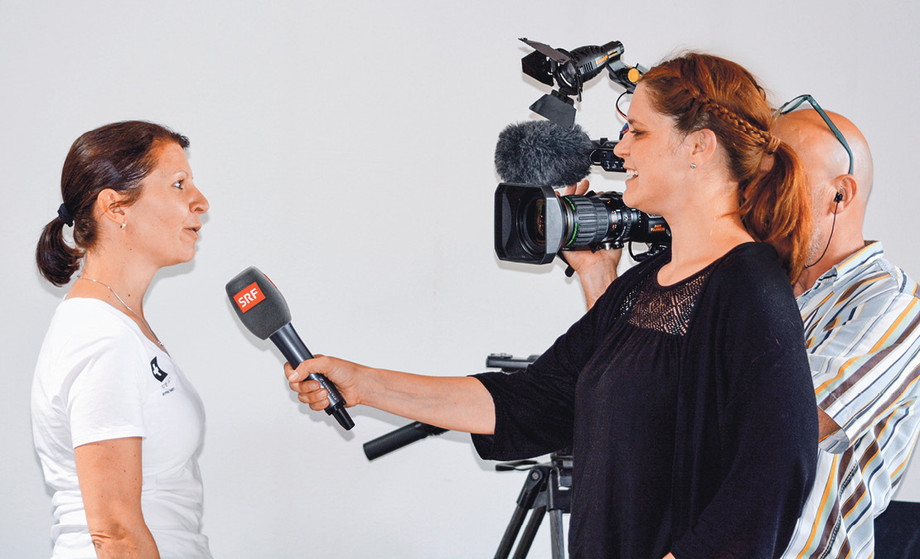 Evelyne Niklaus, sportmanager de la FSSE, lors d›une interview télévisée pour Schweizer Radio und Fernsehen SRF avant les Jeux Olympiques 2016 à Rio.