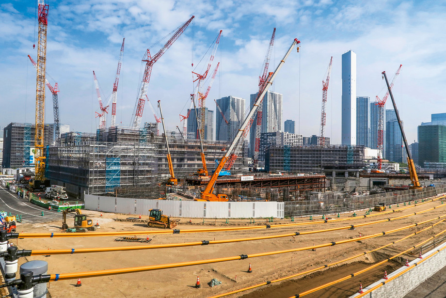 Die Bauarbeiten für die Olympischen und Paralympischen Sommerspiele 2020 inmitten  der Metropole von Tokio sind in vollem Gang. Foto: Evelyne Niklaus