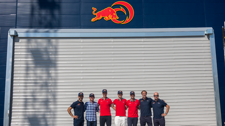 Schweizer Elite-Springreiter zu Besuch bei Alinghi Red Bull Racing