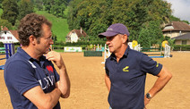 Thomas Wagner discute avec le coach Thomas Fuchs dans le cadre de la préparation aux JEM 2014 en Normandie. | © FSSE/Nadine Niklaus