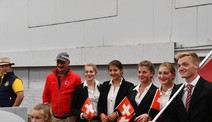 Avant la cérémonie d'ouverture: Heinz Scheller, Sophie Schiesser (YR), Carla Brunner (YR), Fabienne Weibel (J), Nadja Minder (J) et Robin Godel (YR).