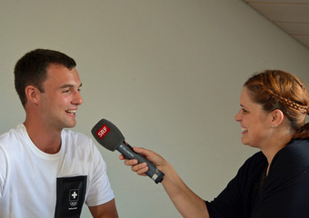 Ben Vogg en discussion avec  Michèle Schönbächler de la rédaction sportive de la SRF 