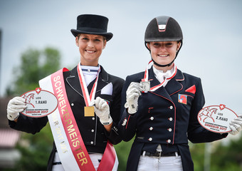 Siegerinnen U25: Andrina Suter (links) und Tamara-Lucia Roos.