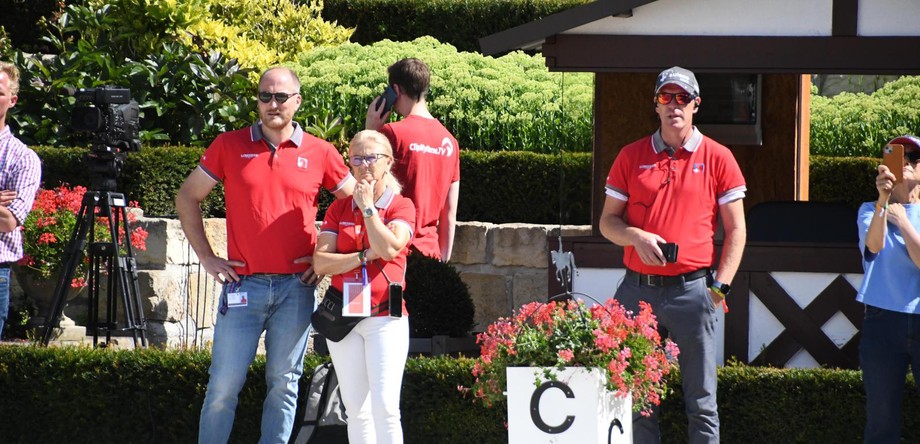 Swiss Team Staff : le vétérinaire d'équipe Christoph Kühnle, la cheffe d'équipe Heidi Bemelmans et l'entraîneur national Oliver Oelrich | © Simone Graf