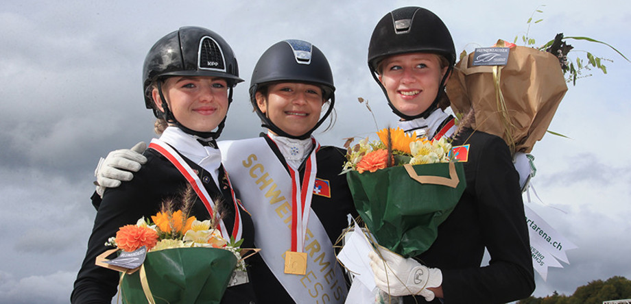 Les gagnants de la catégorie poney de gauche à droite : Layla Schmid, Robynne Graf et Valentina Bona (Photo : Serge Petrillo)